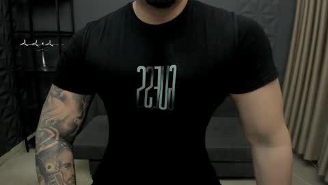 Snapshot of tonywilcoxx chatting on 11-11-25, 06:24 TonyWilcox online show from 11-11-25, 06:24