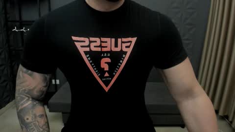 Snapshot of tonywilcoxx chatting on 11-12-25, 05:52 TonyWilcox online show from 11-12-25, 05:52