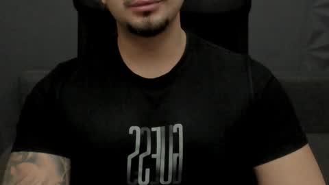 Snapshot of tonywilcoxx chatting on 12-14-25, 06:08 TonyWilcox online show from 12-14-25, 06:08