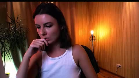 Snapshot of too_beautiful chatting on 10-08-25, 03:31 Elizabeth online show from 10-08-25, 03:31