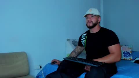 Snapshot of toonnydee chatting on 11-14-25, 04:11 Tony Dee online show from 11-14-25, 04:11