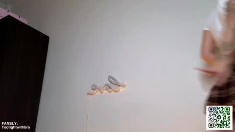 Snapshot of tootightwithbra chatting on 01-11-25, 04:16 Kira online show from 01-11-25, 04:16