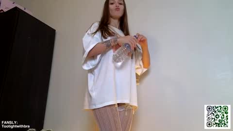 Snapshot of tootightwithbra chatting on 01-20-25, 04:32 Kira online show from 01-20-25, 04:32