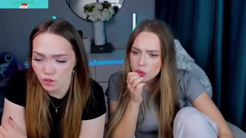 Snapshot of top_twins chatting on 12-16-25, 05:29 Yara online show from 12-16-25, 05:29