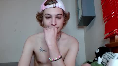 Snapshot of topzaddy chatting on 11-19-25, 07:36 TopZaddy online show from 11-19-25, 07:36