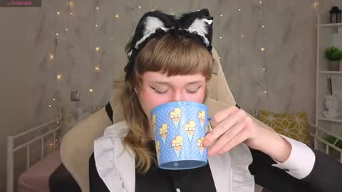 Tori online show from 06-04-26, 12:27