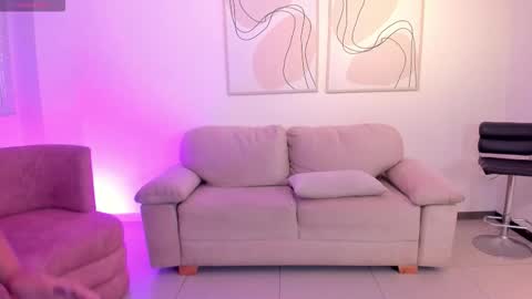 Tori Cross online show from 10-22-25, 01:11