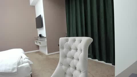         online show from 12-06-24, 03:44