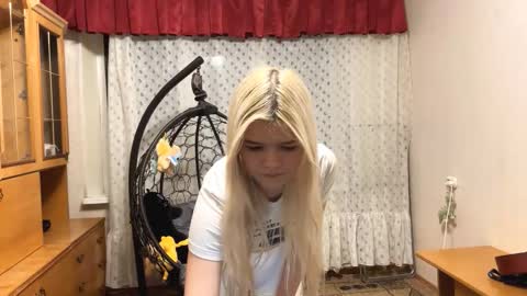 Snapshot of torriperno chatting on 12-01-25, 01:27 Lina online show from 12-01-25, 01:27