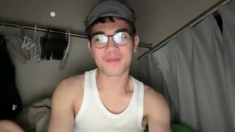 Snapshot of toshikaro0 chatting on 02-04-25, 04:29 Karo online show from 02-04-25, 04:29