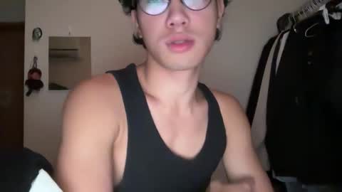 Snapshot of toshikaro0 chatting on 11-13-25, 04:55 Karo online show from 11-13-25, 04:55