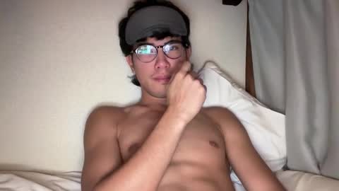 Snapshot of toshikaro0 chatting on 11-22-25, 04:06 Karo online show from 11-22-25, 04:06