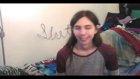 Snapshot of totalfuckingadorable chatting on 10-04-25, 02:09 Luna online show from 10-04-25, 02:09