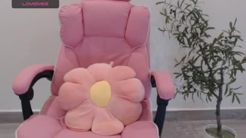 Snapshot of totoro_09 chatting on 09-16-25, 01:56 Angelina online show from 09-16-25, 01:56