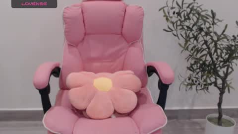 Snapshot of totoro_09 chatting on 10-03-25, 07:49 Angelina online show from 10-03-25, 07:49