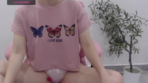 Snapshot of totoro_09 chatting on 10-12-25, 07:40 Angelina online show from 10-12-25, 07:40