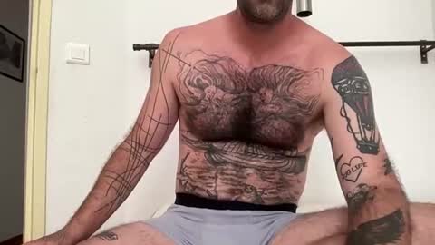 Snapshot of toutsexy chatting on 06-14-26, 11:01 toutsexy online show from 06-14-26, 11:01