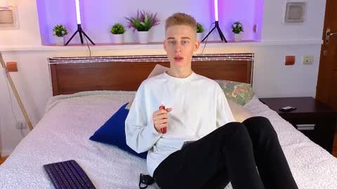 Max online show from 04-08-26, 10:04