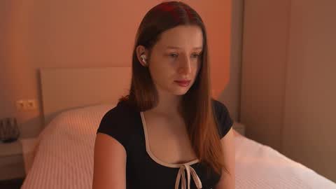 Snapshot of toxl chatting on 12-15-25, 04:22 Bella online show from 12-15-25, 04:22