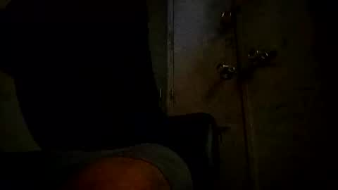 Snapshot of toyboysquirt chatting on 01-18-26, 02:48 toyboysquirt online show from 01-18-26, 02:48