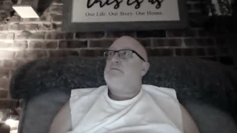 Snapshot of toyota1969 chatting on 11-23-25, 10:31 toyota1969 online show from 11-23-25, 10:31