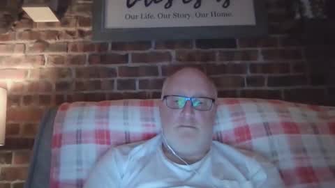 Snapshot of toyota1969 chatting on 12-16-25, 12:26 toyota1969 online show from 12-16-25, 12:26