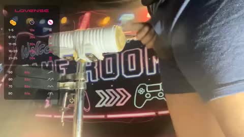 Snapshot of toysformycock chatting on 11-11-25, 05:29 ToysForMyCock online show from 11-11-25, 05:29