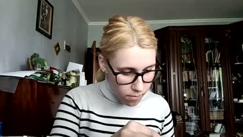 Snapshot of tranhardisty chatting on 05-12-26, 07:27 Lesly online show from 05-12-26, 07:27