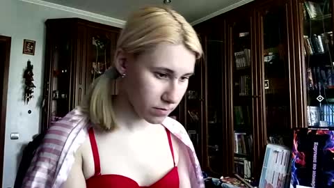 Snapshot of tranhardisty chatting on 05-16-26, 07:38 Lesly online show from 05-16-26, 07:38