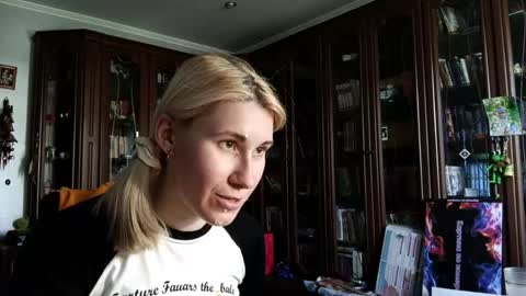 Snapshot of tranhardisty chatting on 05-23-26, 09:46 Lesly online show from 05-23-26, 09:46
