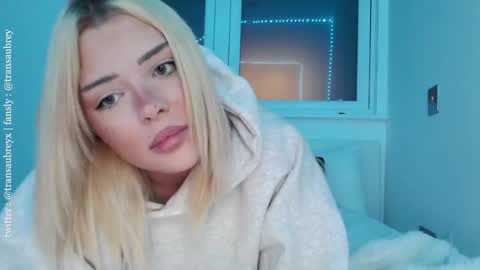 Snapshot of transaubrey chatting on 09-12-25, 07:36 aubrey 3 online show from 09-12-25, 07:36