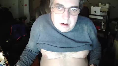 Snapshot of transmtfhello chatting on 01-12-26, 08:52 Peter online show from 01-12-26, 08:52