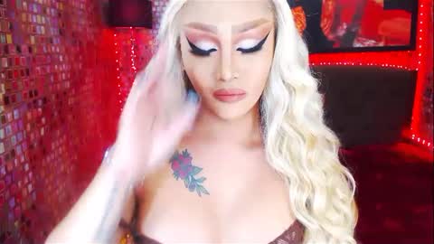 Snapshot of transplayfullolivia chatting on 03-09-25, 03:05 KYLIE BELLA  TS online show from 03-09-25, 03:05