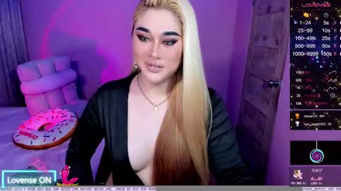 Snapshot of transsalawahan chatting on 02-22-25, 09:37 BELLA online show from 02-22-25, 09:37