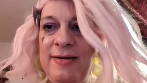 Snapshot of traphouseslutbunny4fun chatting on 11-17-25, 05:19 traphouseslutbunny4fun online show from 11-17-25, 05:19