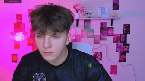 Travis online show from 04-15-26, 09:16