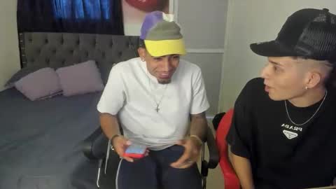 Snapshot of traviscot_master555 chatting on 06-10-26, 05:45 traviscot master555 online show from 06-10-26, 05:45