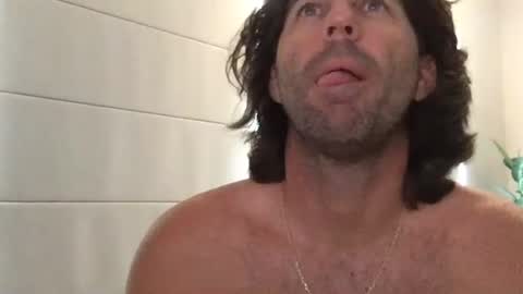 Snapshot of traviskenn chatting on 06-01-26, 06:42 TravisKenn online show from 06-01-26, 06:42