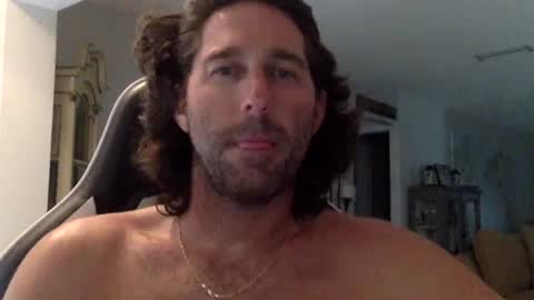 Snapshot of traviskenn chatting on 06-03-26, 08:03 TravisKenn online show from 06-03-26, 08:03
