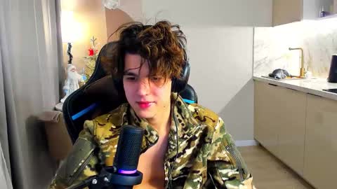 travisrivas online show from 12-04-25, 02:43