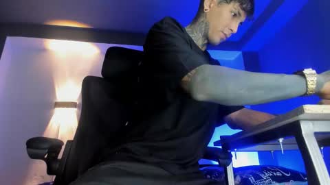 TRAV - INDEPENDENT MODEL online show from 11-19-25, 09:59