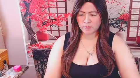 Snapshot of treat_urself chatting on 05-22-26, 10:32 marian online show from 05-22-26, 10:32