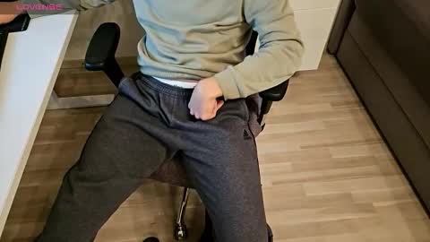 tree1989 online show from 11-16-25, 07:41