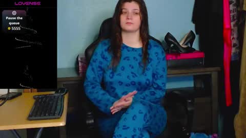 TreeJeanne online show from 11-25-25, 01:27