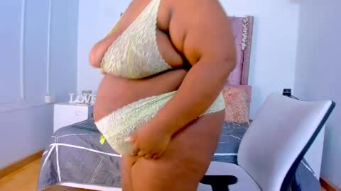 Snapshot of treisyvixen chatting on 05-11-26, 03:23 Treisy Vixen big ass online show from 05-11-26, 03:23