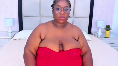 Snapshot of treisyvixen chatting on 06-25-26, 05:12 Treisy Vixen big ass online show from 06-25-26, 05:12