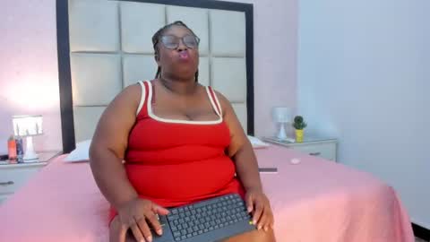 Snapshot of treisyvixen chatting on 06-28-26, 03:12 Treisy Vixen big ass online show from 06-28-26, 03:12