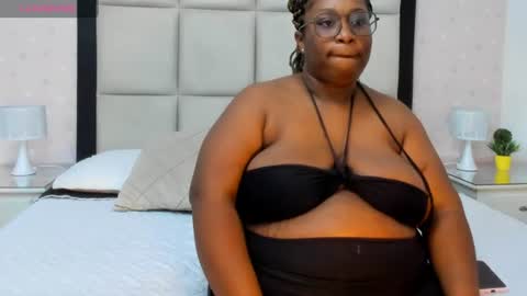 Snapshot of treisyvixen chatting on 06-30-26, 04:24 Treisy Vixen big ass online show from 06-30-26, 04:24