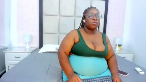 Snapshot of treisyvixen chatting on 07-04-26, 03:45 Treisy Vixen big ass online show from 07-04-26, 03:45