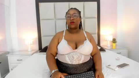 Snapshot of treisyvixen chatting on 07-10-26, 03:11 Treisy Vixen big ass online show from 07-10-26, 03:11